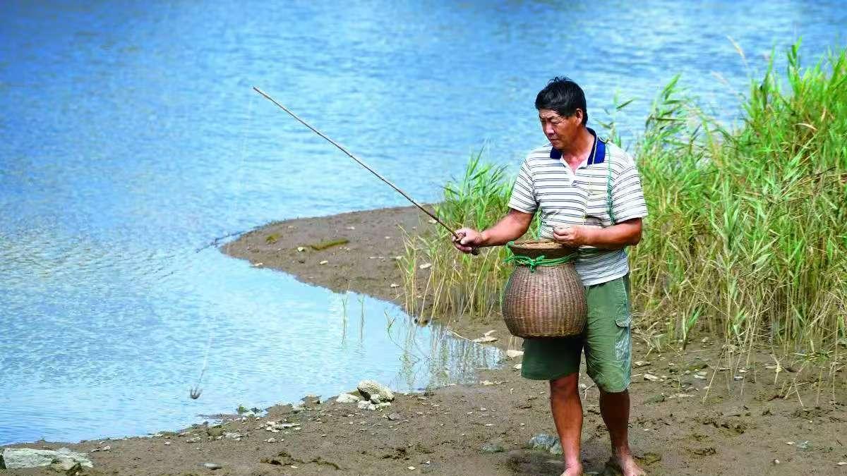 揭秘罕见技艺，掌握荡蟹手艺的中国匠人仅余不足五人？探寻背后的文化断层与创新挑战！​​​