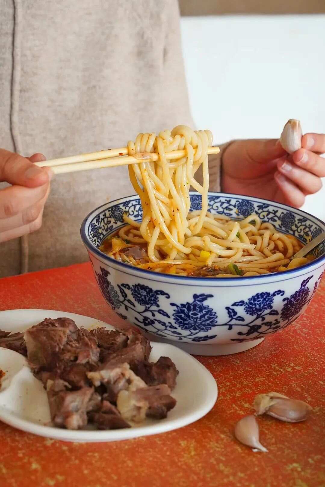 乌啦啦新年在西安狂炫面条——一场别开生面的美食盛宴