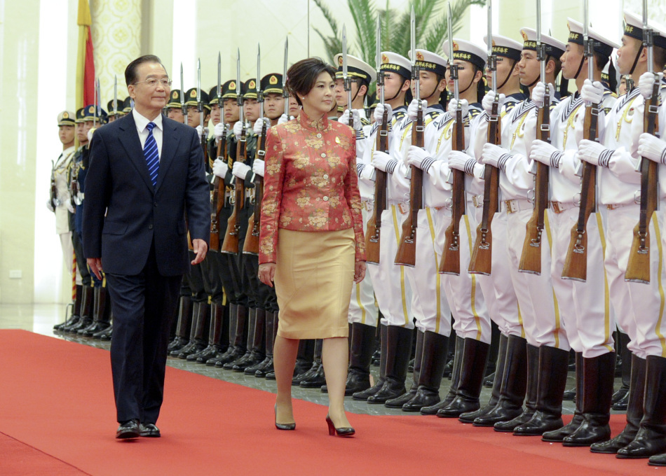 惊！泰总理公开点赞中国女保镖，背后真相竟如此震撼！