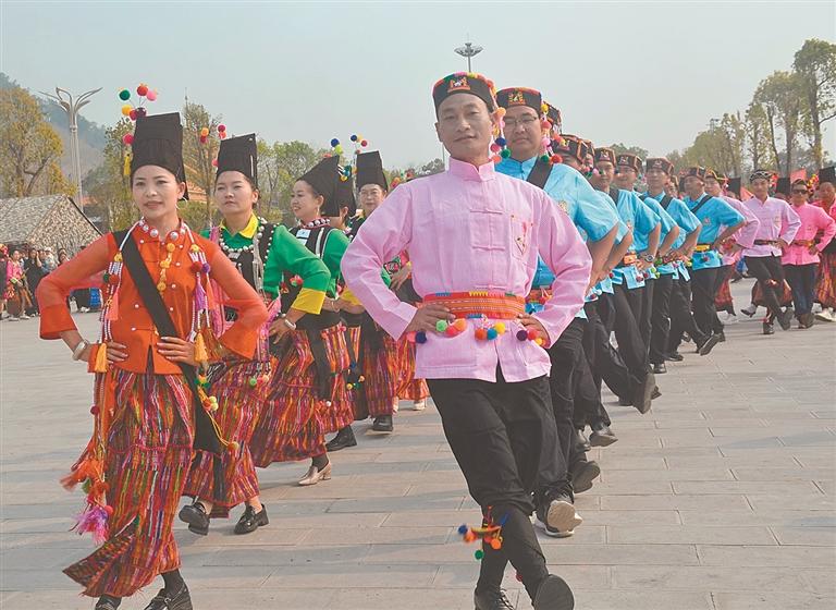 震撼！00后女孩重现汉代盘鼓舞，刚柔并济惊艳全场，背后故事令人泪目