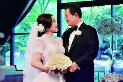 震惊！四婚刘晓庆含泪警告，婚姻不是儿戏，随便结婚的代价你承受不起！